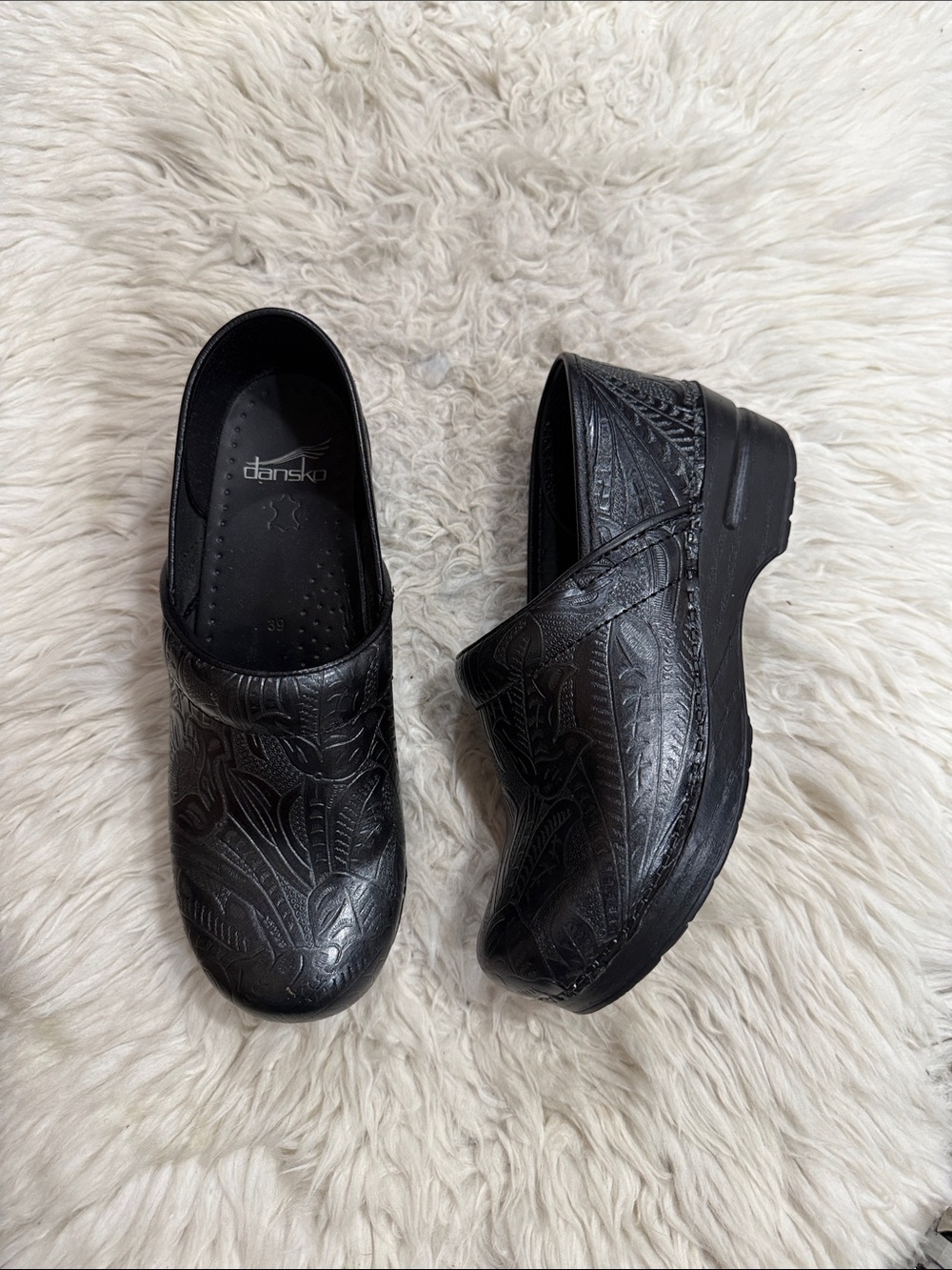 Dansko Professional Black Leather Tooled Clogs Size 39 US 8.5/9